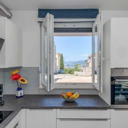 Luxury Giga Apartment