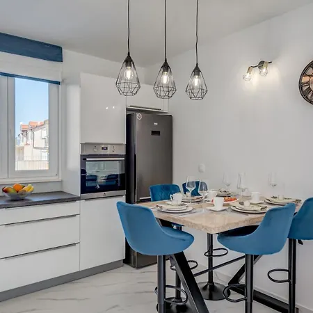 Luxury Giga Apartment