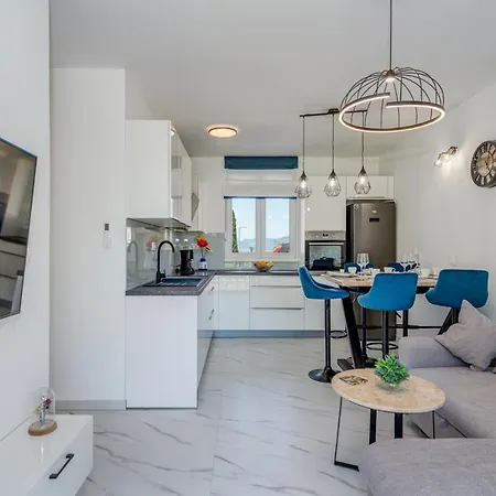 Luxury Giga Apartment