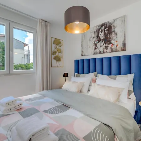 Luxury Giga Apartment