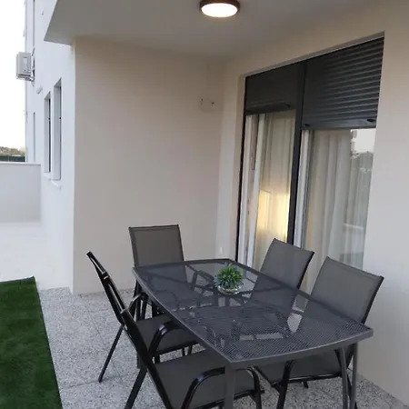Luxury Giga